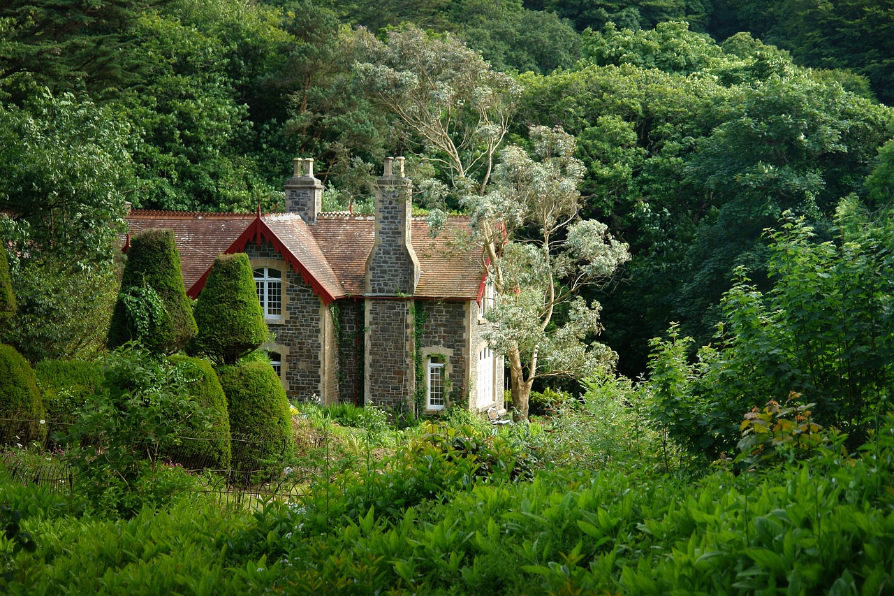 Postern of fate by Agatha Christie - features a house called Swallows Nest
